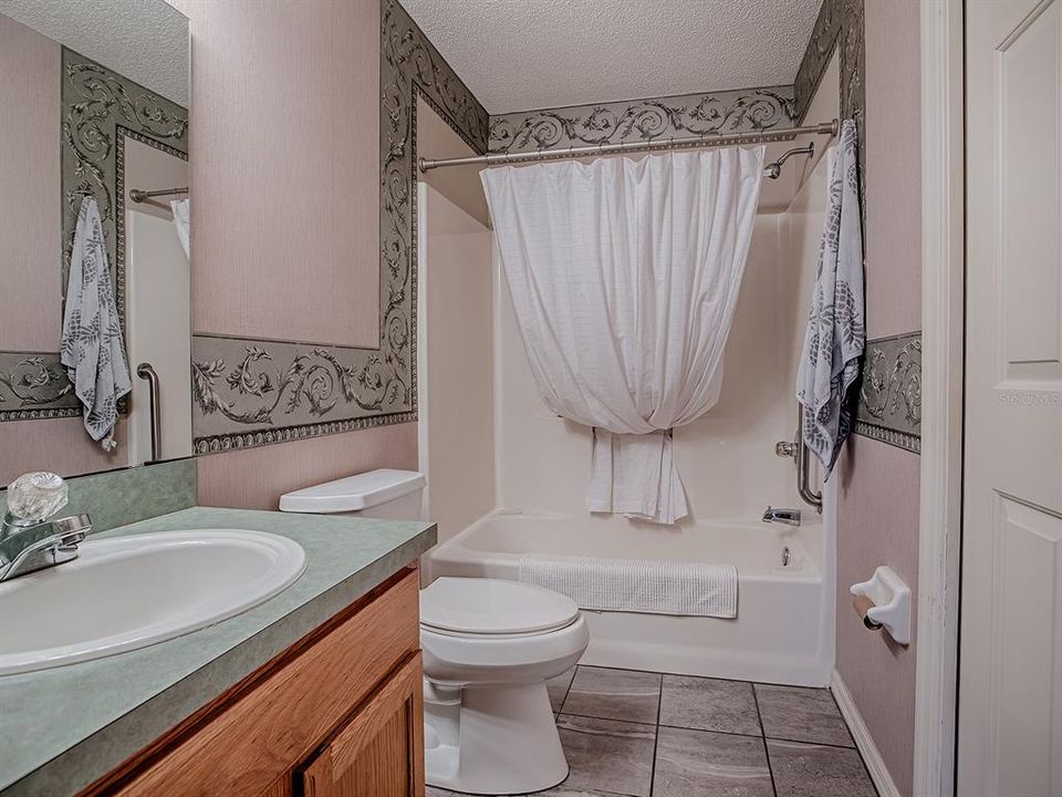 For Sale: $229,900 (2 beds, 2 baths, 1336 Square Feet)