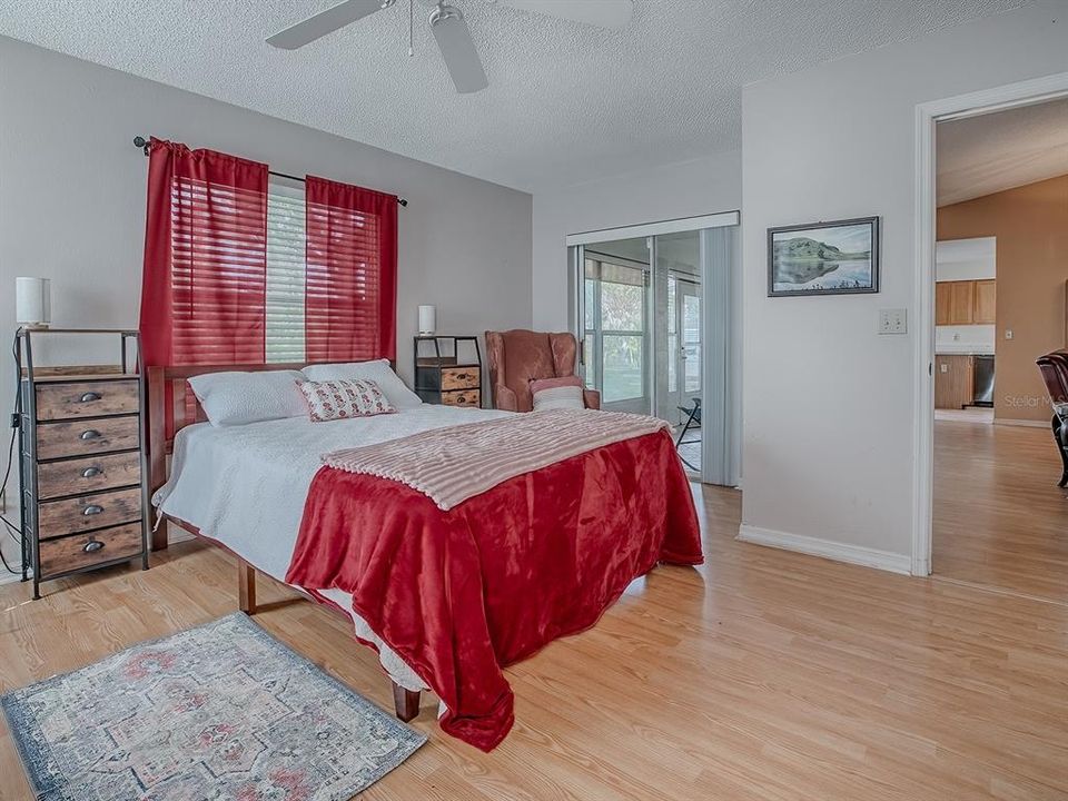 For Sale: $229,900 (2 beds, 2 baths, 1336 Square Feet)