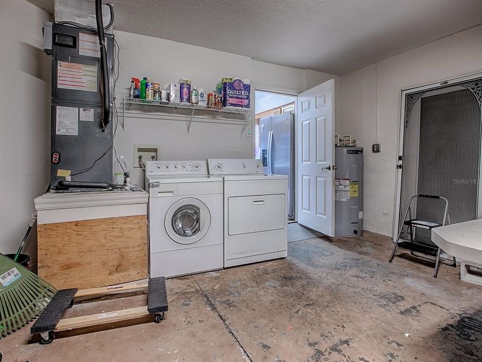 For Sale: $229,900 (2 beds, 2 baths, 1336 Square Feet)