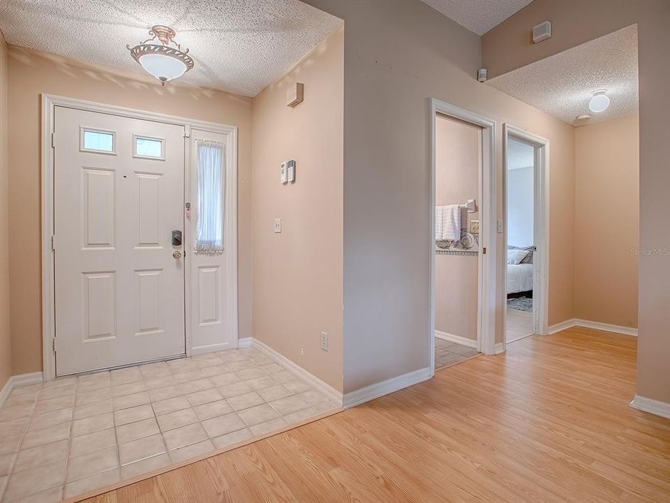 For Sale: $229,900 (2 beds, 2 baths, 1336 Square Feet)
