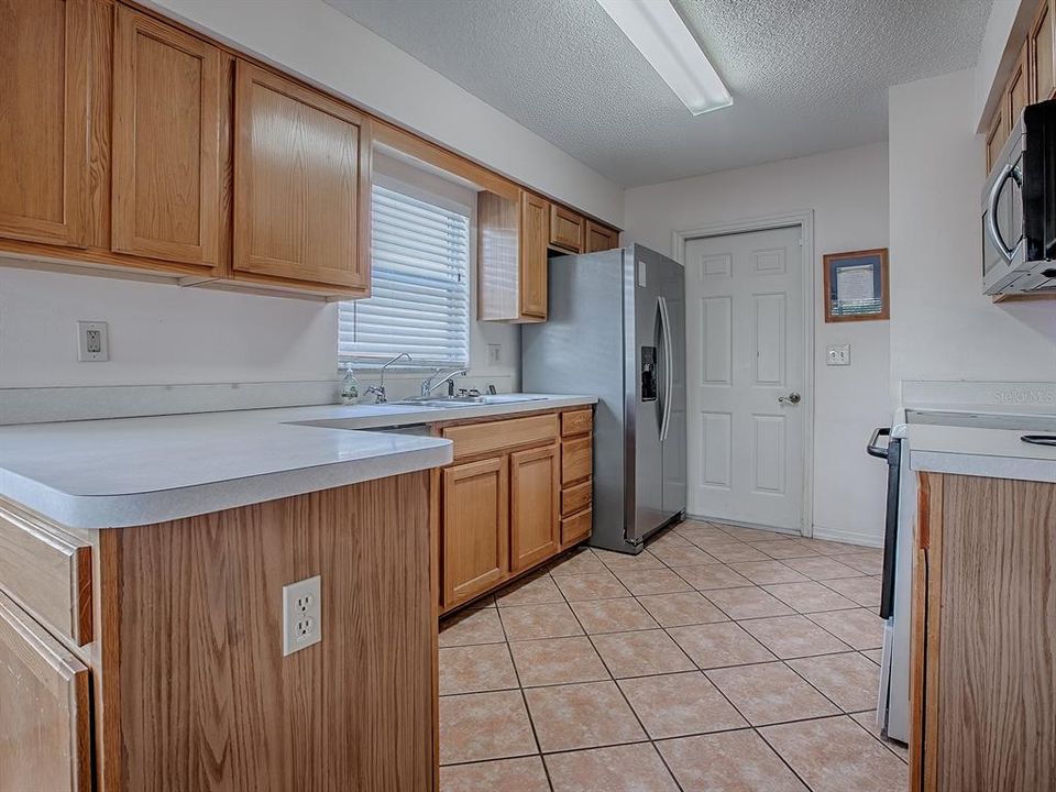 For Sale: $229,900 (2 beds, 2 baths, 1336 Square Feet)