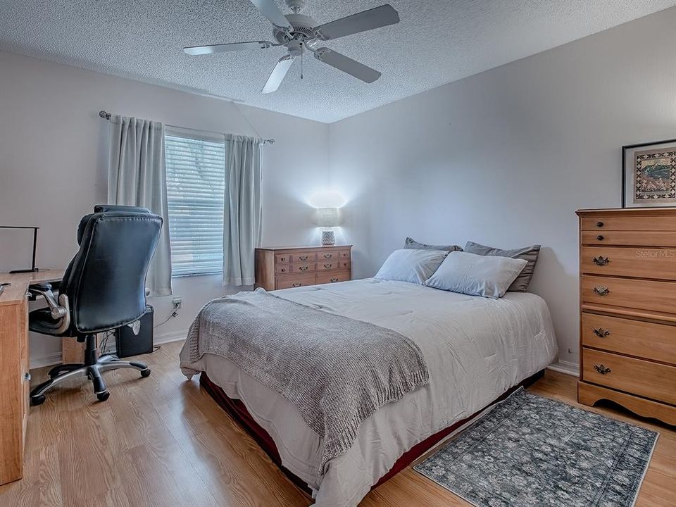 For Sale: $229,900 (2 beds, 2 baths, 1336 Square Feet)