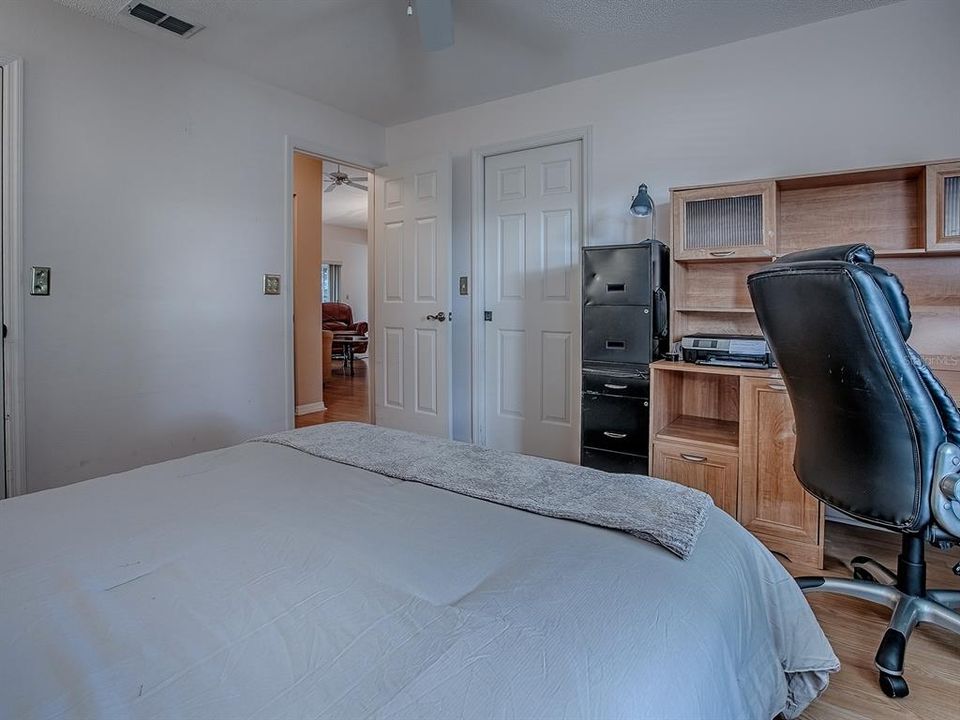 For Sale: $229,900 (2 beds, 2 baths, 1336 Square Feet)