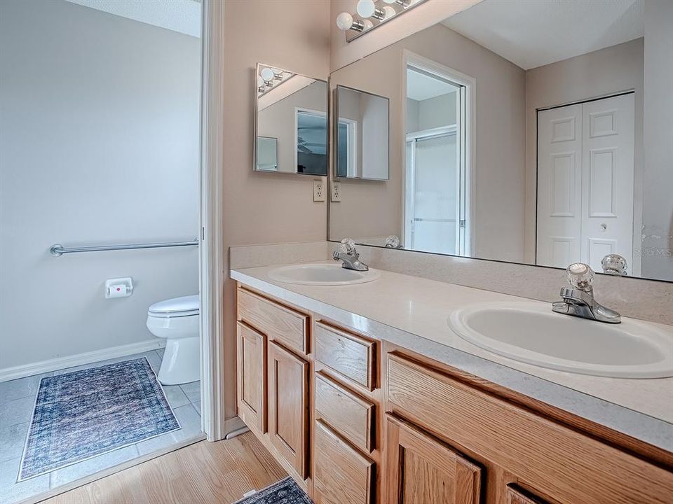 For Sale: $229,900 (2 beds, 2 baths, 1336 Square Feet)