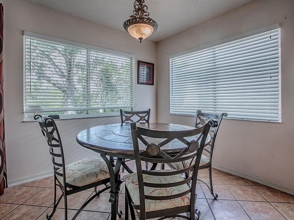 For Sale: $229,900 (2 beds, 2 baths, 1336 Square Feet)