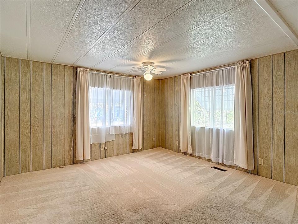 Под контрактом: $109,500 (2 спален, 2 ванн, 1440 Квадратных фут)