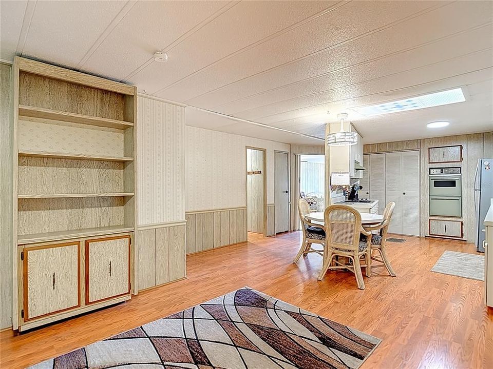 Под контрактом: $109,500 (2 спален, 2 ванн, 1440 Квадратных фут)