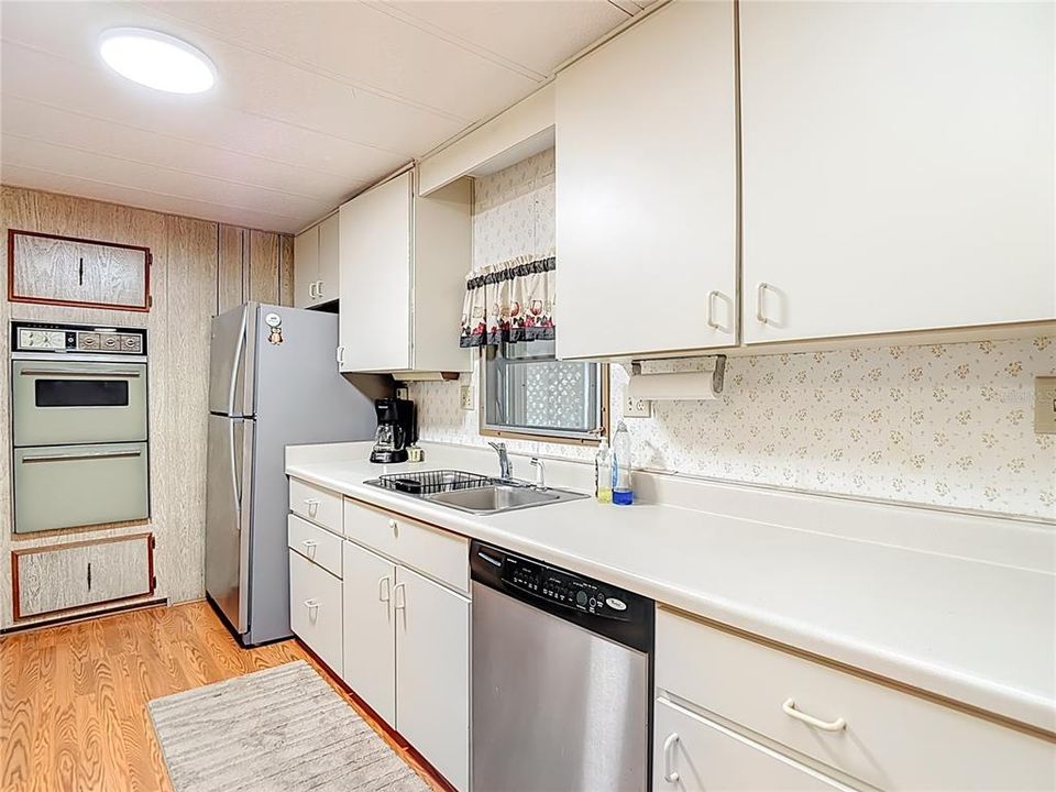 Под контрактом: $109,500 (2 спален, 2 ванн, 1440 Квадратных фут)