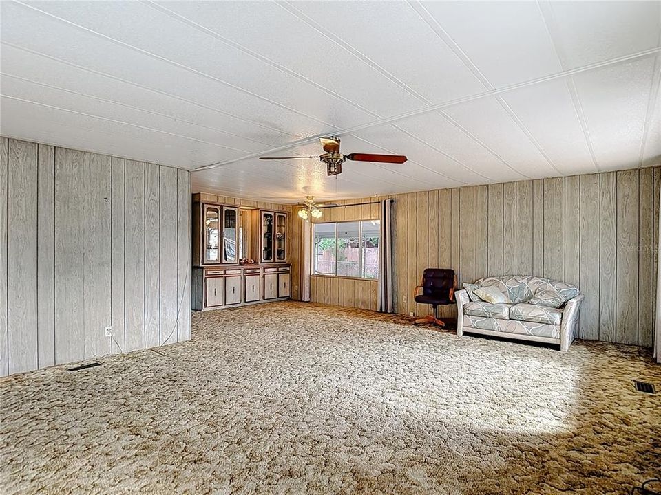 Под контрактом: $109,500 (2 спален, 2 ванн, 1440 Квадратных фут)