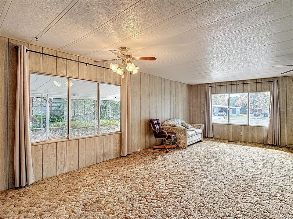 Под контрактом: $109,500 (2 спален, 2 ванн, 1440 Квадратных фут)