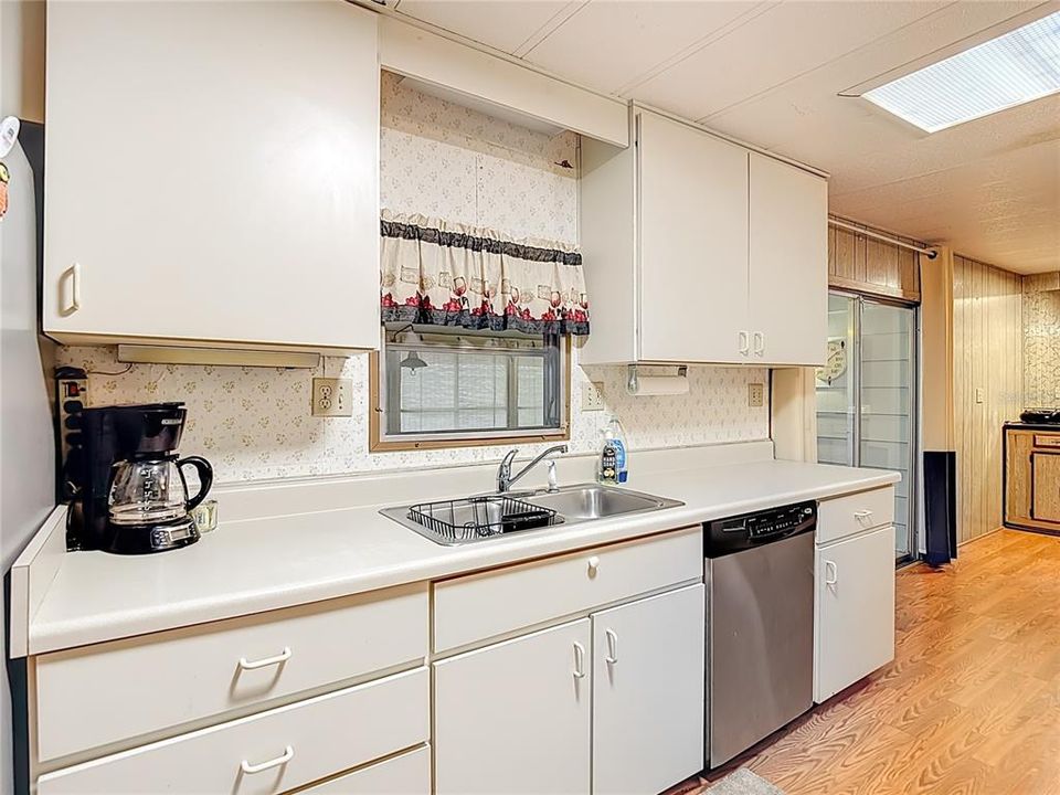 Под контрактом: $109,500 (2 спален, 2 ванн, 1440 Квадратных фут)