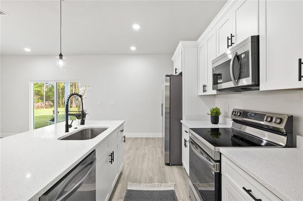 待售: $295,900 (4 贝兹, 2 浴室, 1845 平方英尺)