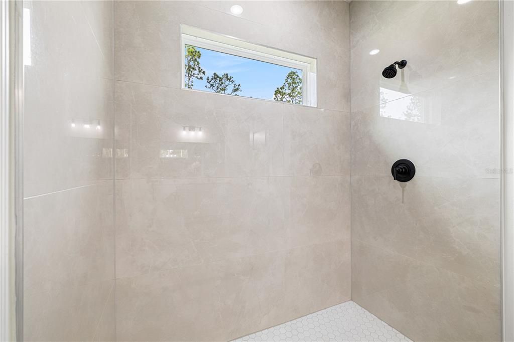 待售: $295,900 (4 贝兹, 2 浴室, 1845 平方英尺)