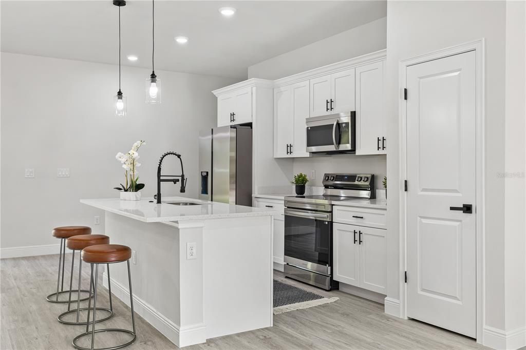 待售: $295,900 (4 贝兹, 2 浴室, 1845 平方英尺)