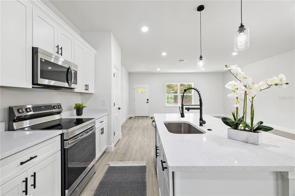 待售: $295,900 (4 贝兹, 2 浴室, 1845 平方英尺)