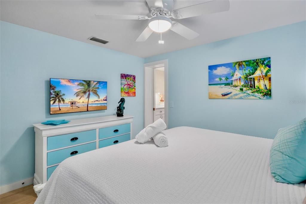 For Sale: $1,250,000 (2 beds, 2 baths, 1128 Square Feet)