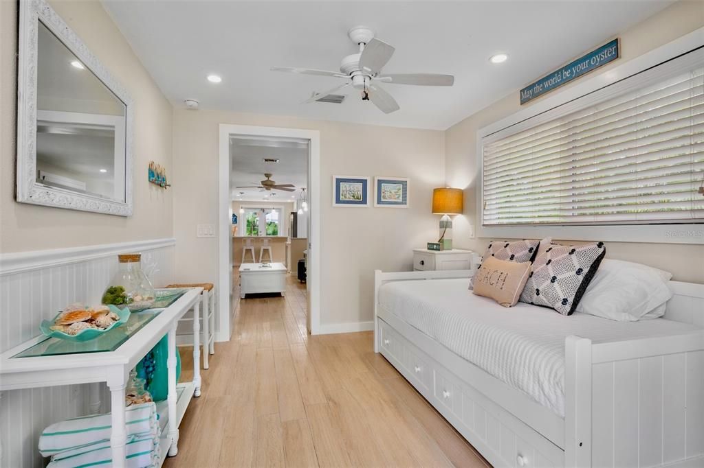 For Sale: $1,250,000 (2 beds, 2 baths, 1128 Square Feet)