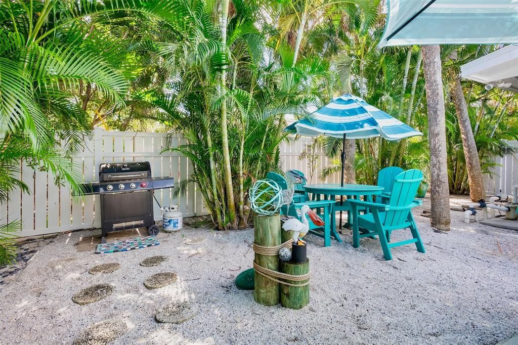 For Sale: $1,250,000 (2 beds, 2 baths, 1128 Square Feet)