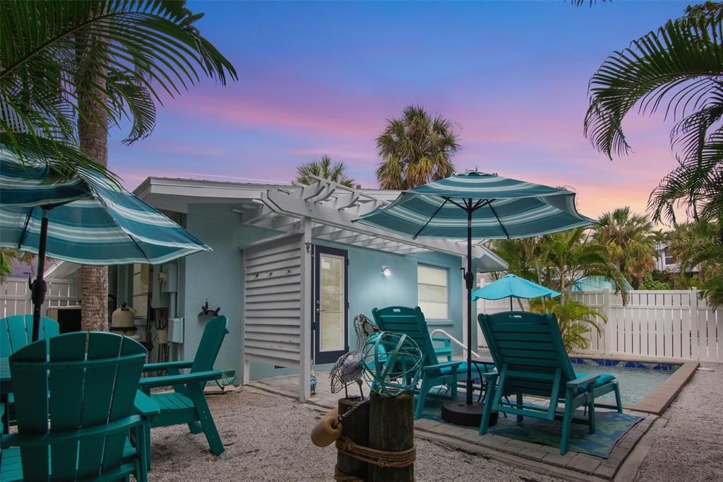 For Sale: $1,250,000 (2 beds, 2 baths, 1128 Square Feet)