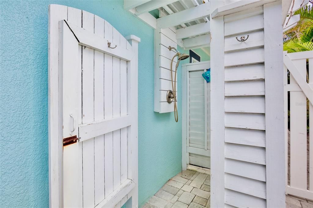 For Sale: $1,250,000 (2 beds, 2 baths, 1128 Square Feet)