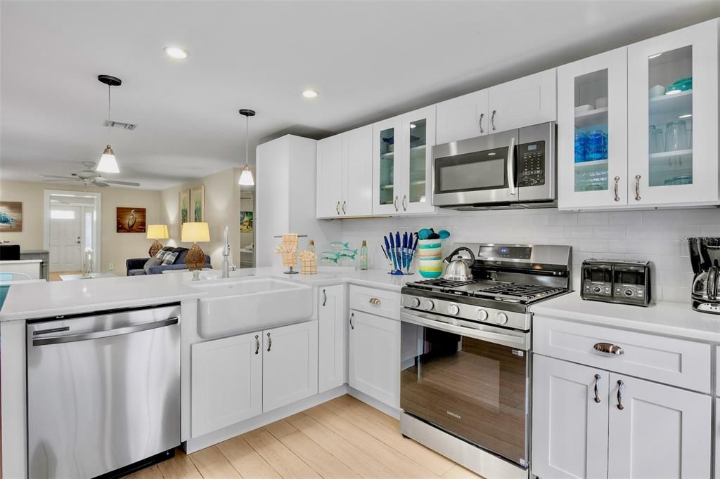 For Sale: $1,250,000 (2 beds, 2 baths, 1128 Square Feet)