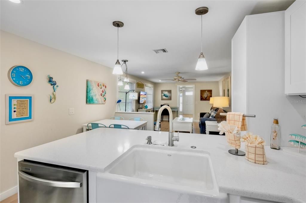 For Sale: $1,250,000 (2 beds, 2 baths, 1128 Square Feet)