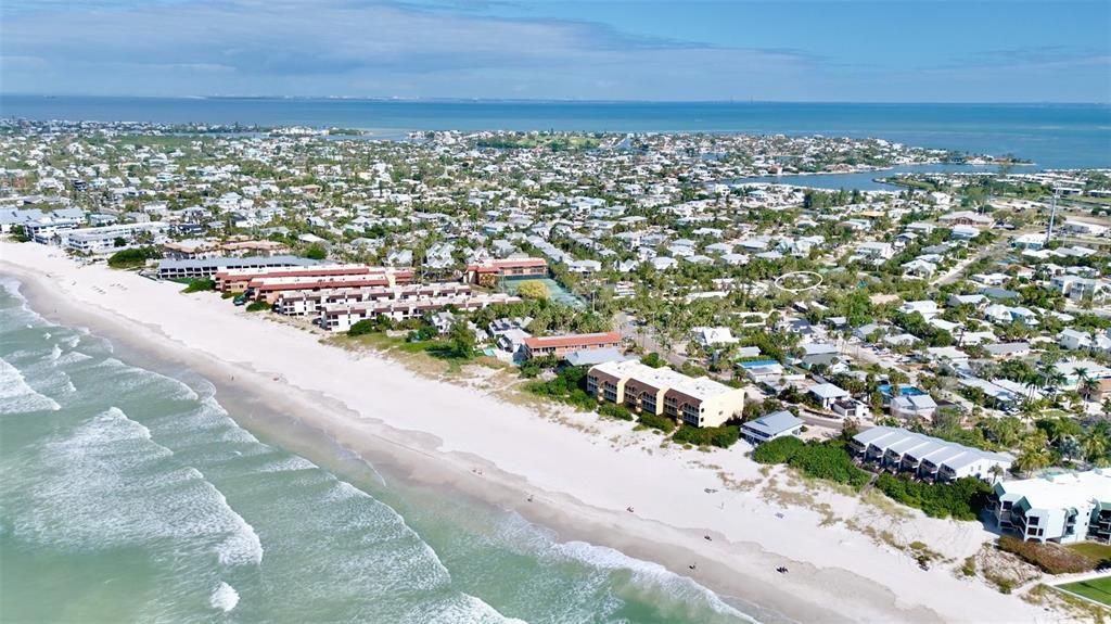 For Sale: $1,250,000 (2 beds, 2 baths, 1128 Square Feet)