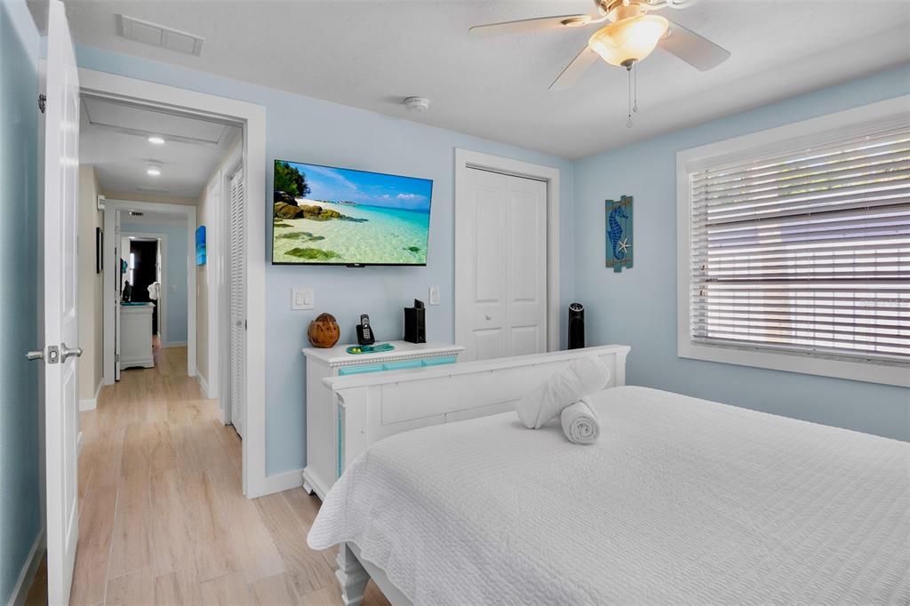 For Sale: $1,250,000 (2 beds, 2 baths, 1128 Square Feet)