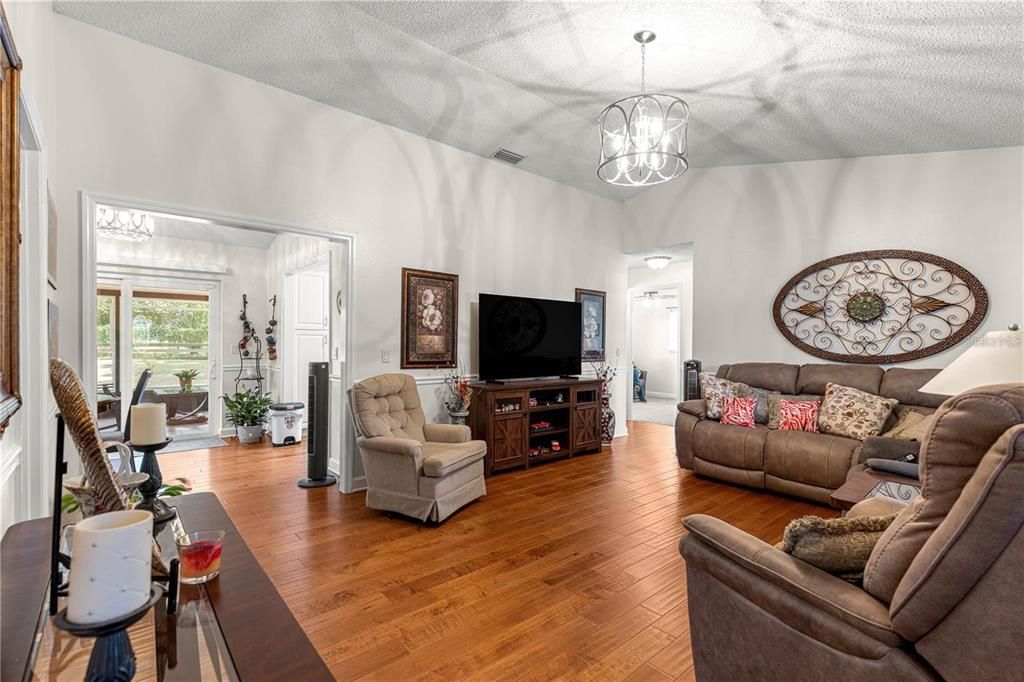 待售: $269,000 (3 贝兹, 2 浴室, 1254 平方英尺)