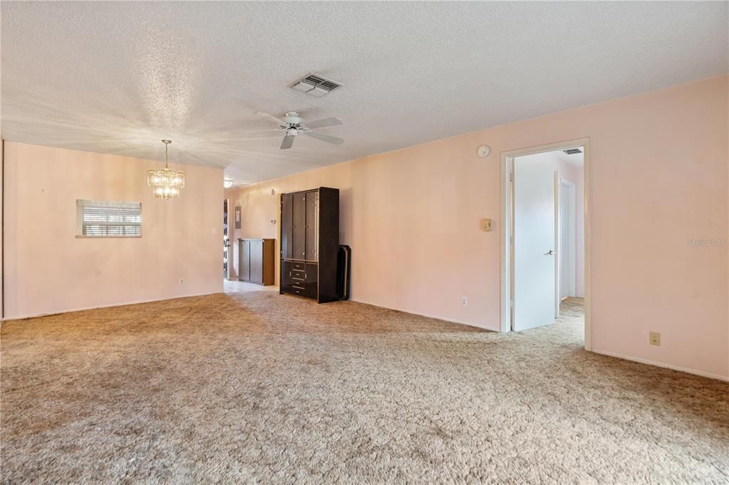 For Sale: $125,000 (2 beds, 2 baths, 945 Square Feet)