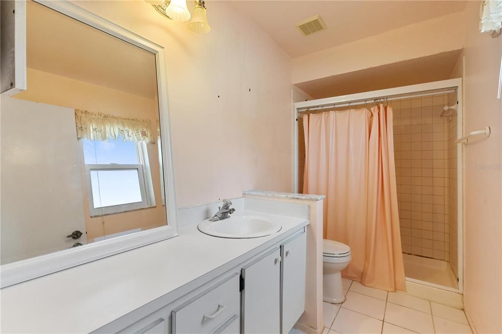 For Sale: $125,000 (2 beds, 2 baths, 945 Square Feet)