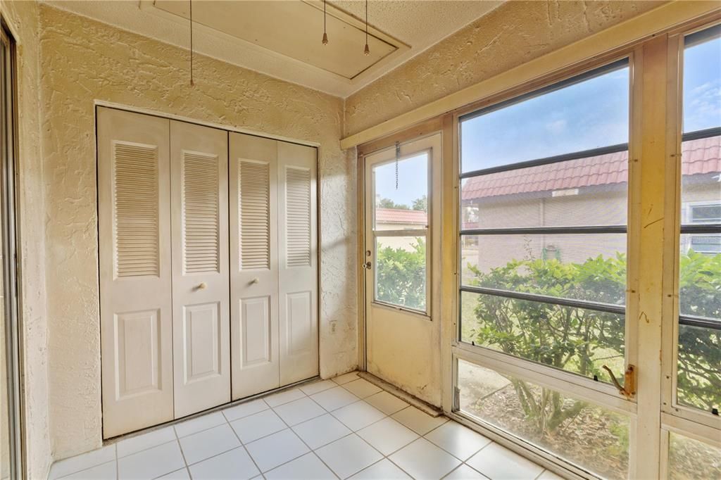 For Sale: $125,000 (2 beds, 2 baths, 945 Square Feet)