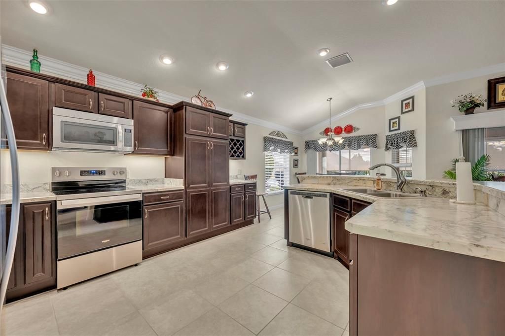 На продажу: $545,900 (3 спален, 2 ванн, 2066 Квадратных фут)