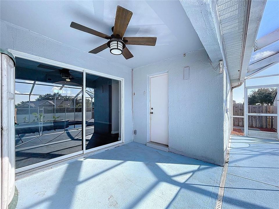 合同活跃: $325,000 (4 贝兹, 2 浴室, 2308 平方英尺)