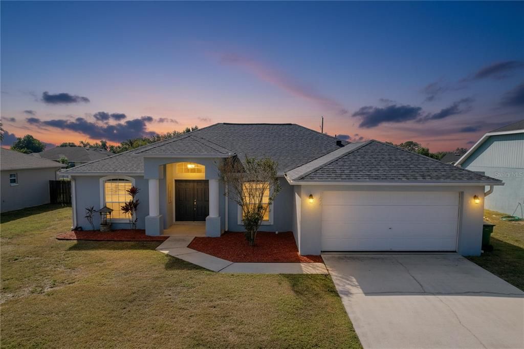 合同活跃: $325,000 (4 贝兹, 2 浴室, 2308 平方英尺)