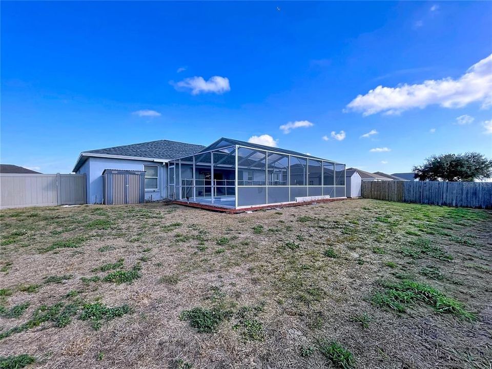 合同活跃: $325,000 (4 贝兹, 2 浴室, 2308 平方英尺)