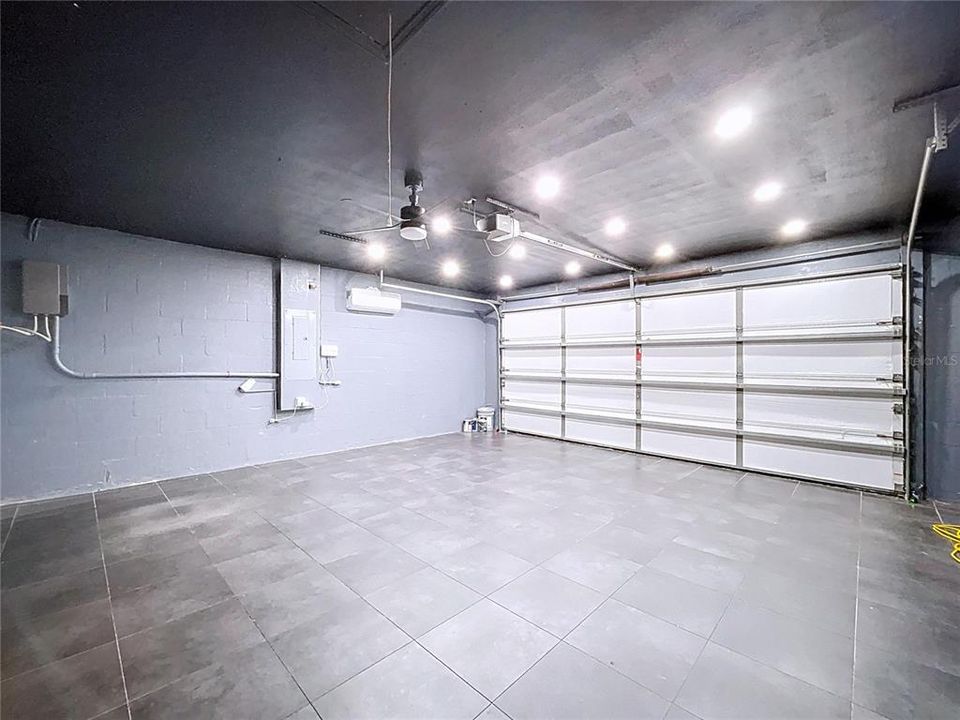 合同活跃: $325,000 (4 贝兹, 2 浴室, 2308 平方英尺)