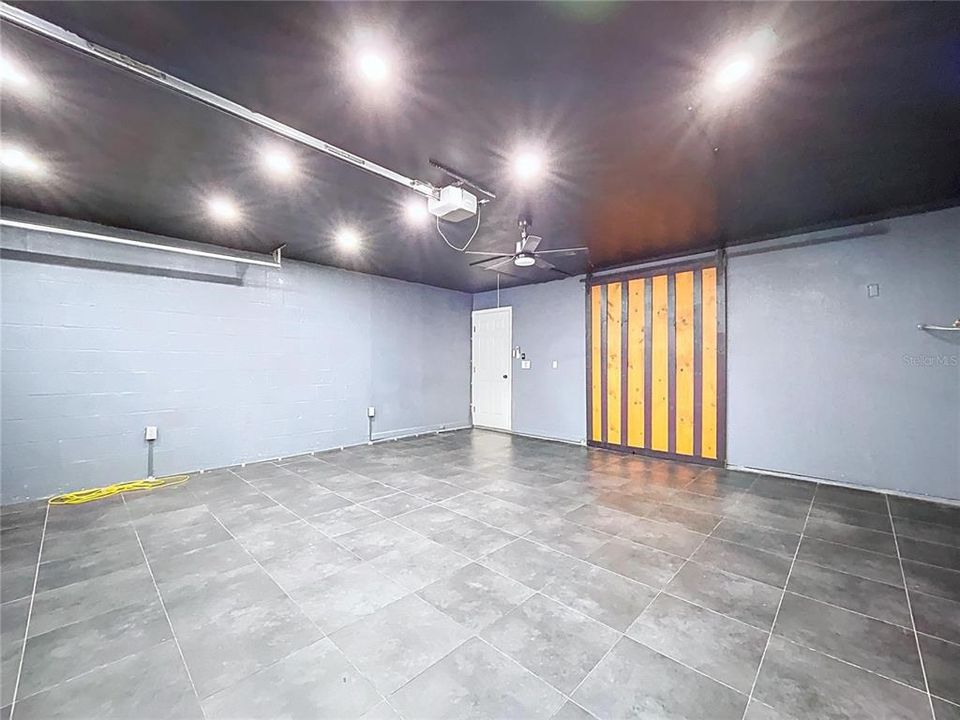 合同活跃: $325,000 (4 贝兹, 2 浴室, 2308 平方英尺)