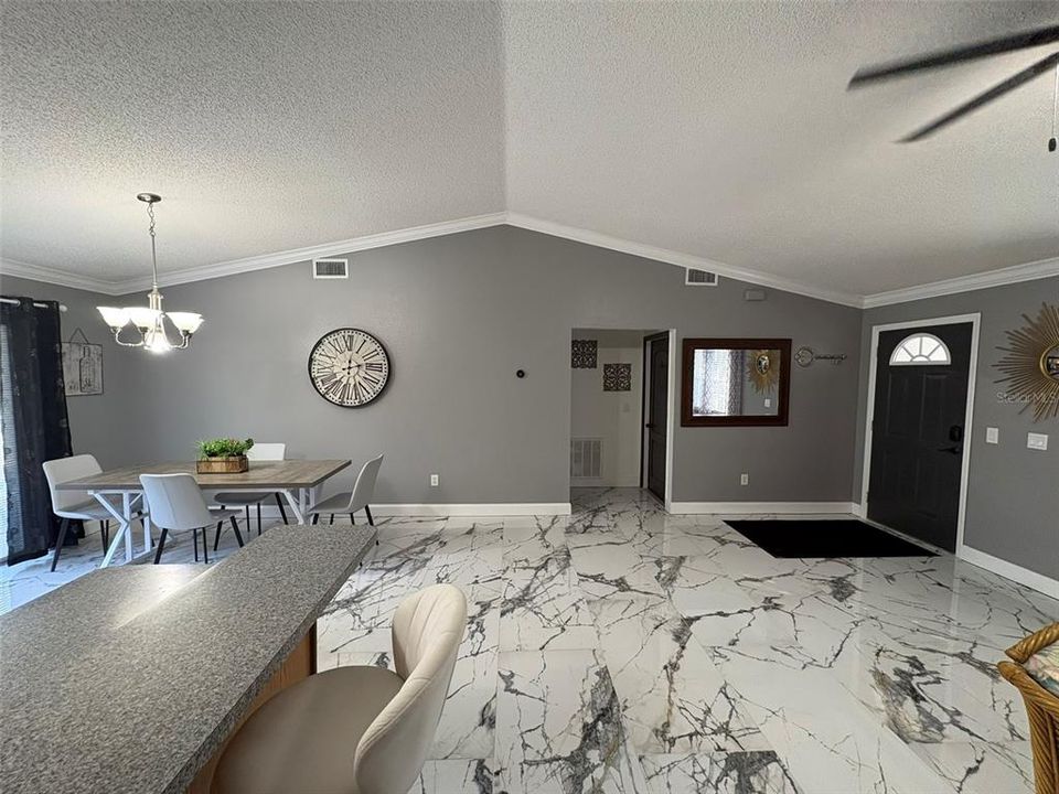 For Sale: $314,000 (3 beds, 2 baths, 1256 Square Feet)