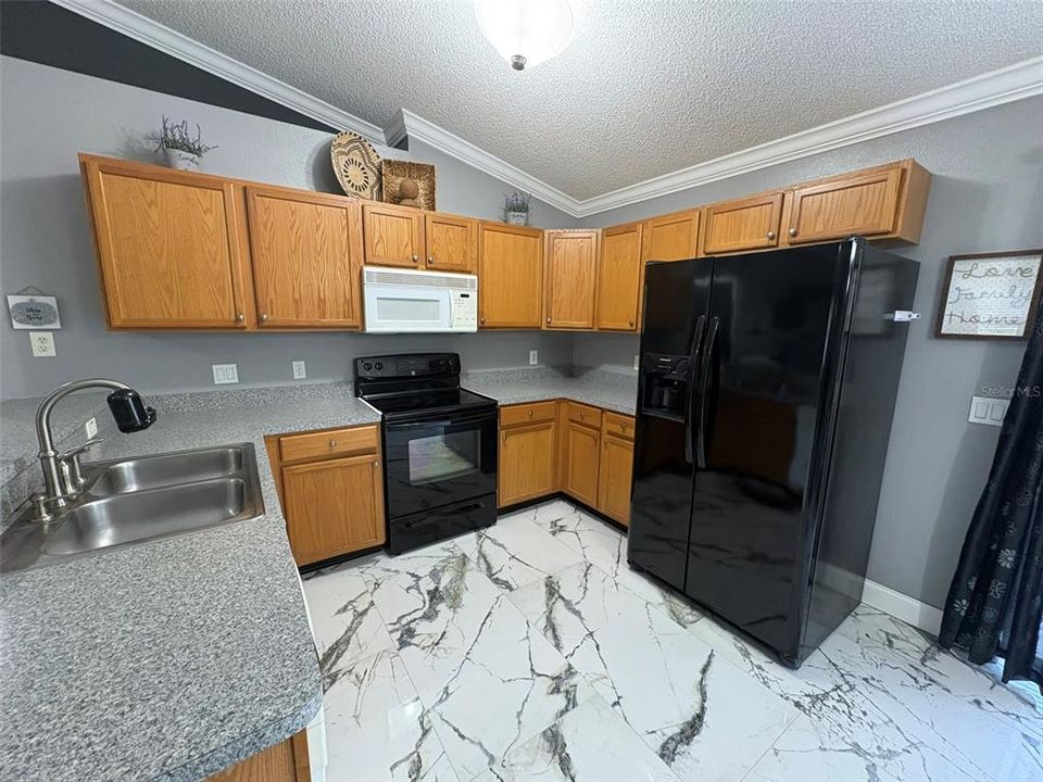 For Sale: $314,000 (3 beds, 2 baths, 1256 Square Feet)