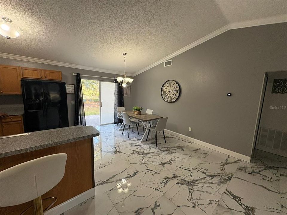 For Sale: $314,000 (3 beds, 2 baths, 1256 Square Feet)