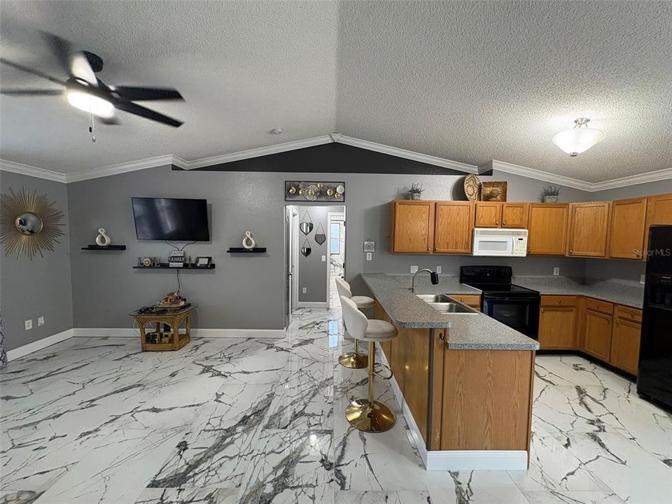 For Sale: $314,000 (3 beds, 2 baths, 1256 Square Feet)