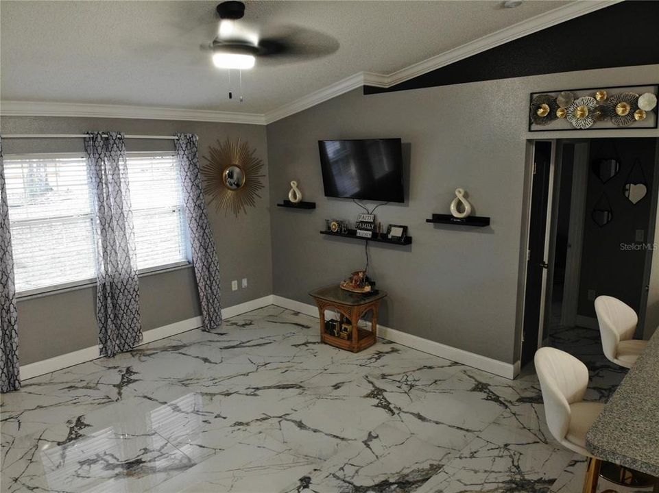 For Sale: $314,000 (3 beds, 2 baths, 1256 Square Feet)