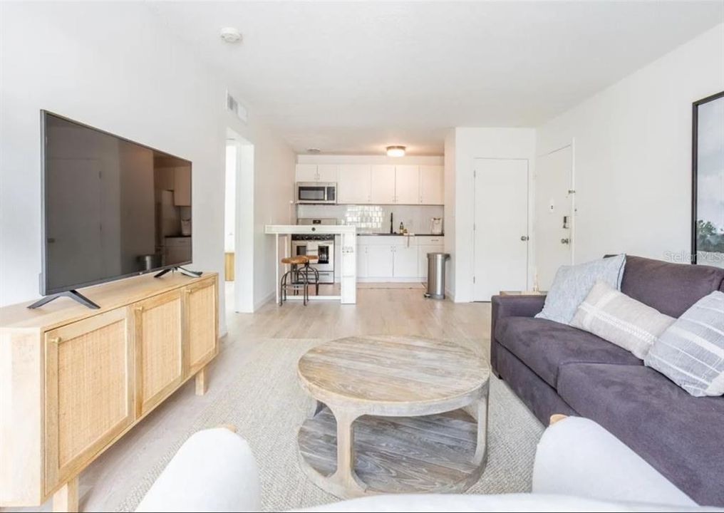 For Rent: $1,000 (2 beds, 1 baths, 755 Square Feet)