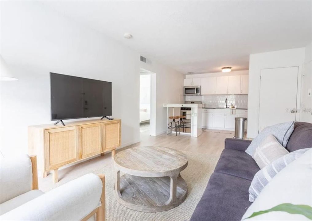 For Rent: $1,000 (2 beds, 1 baths, 755 Square Feet)