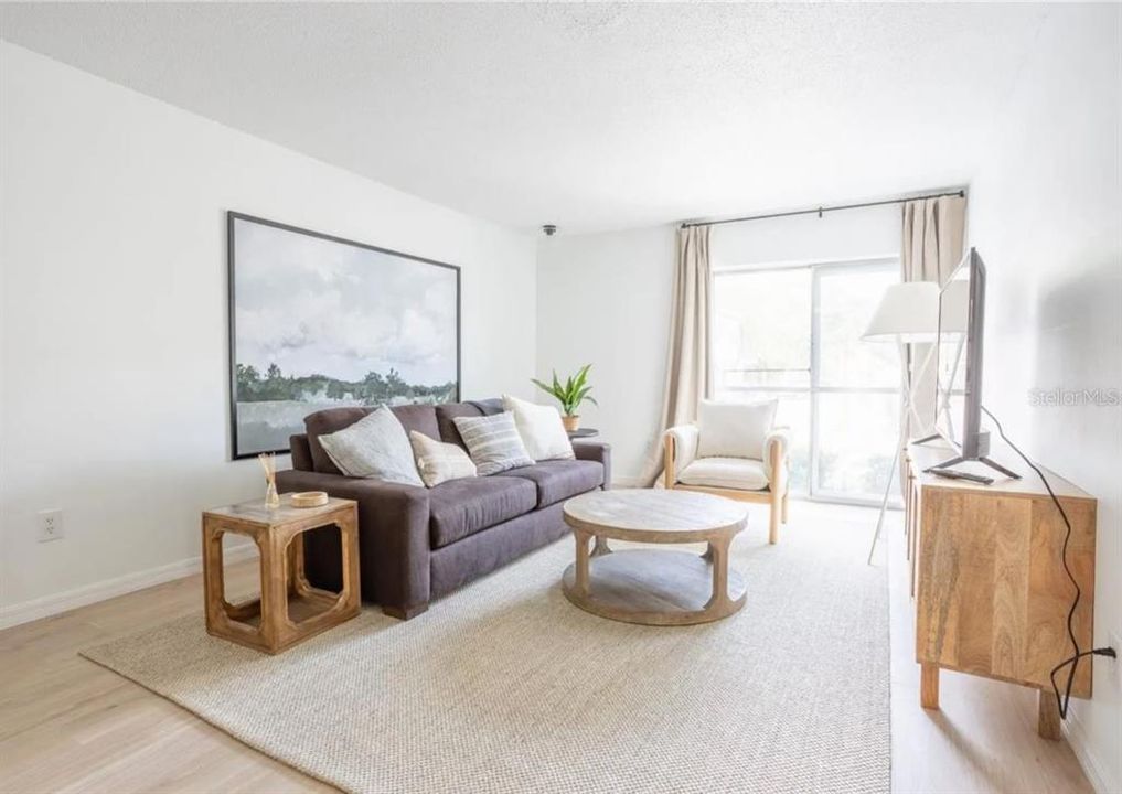 For Rent: $1,000 (2 beds, 1 baths, 755 Square Feet)