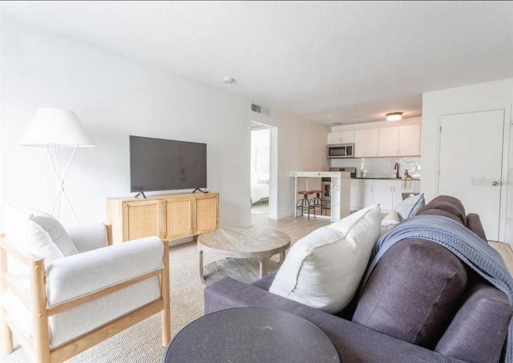 For Rent: $1,000 (2 beds, 1 baths, 755 Square Feet)