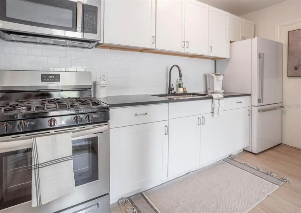 For Rent: $1,000 (2 beds, 1 baths, 755 Square Feet)