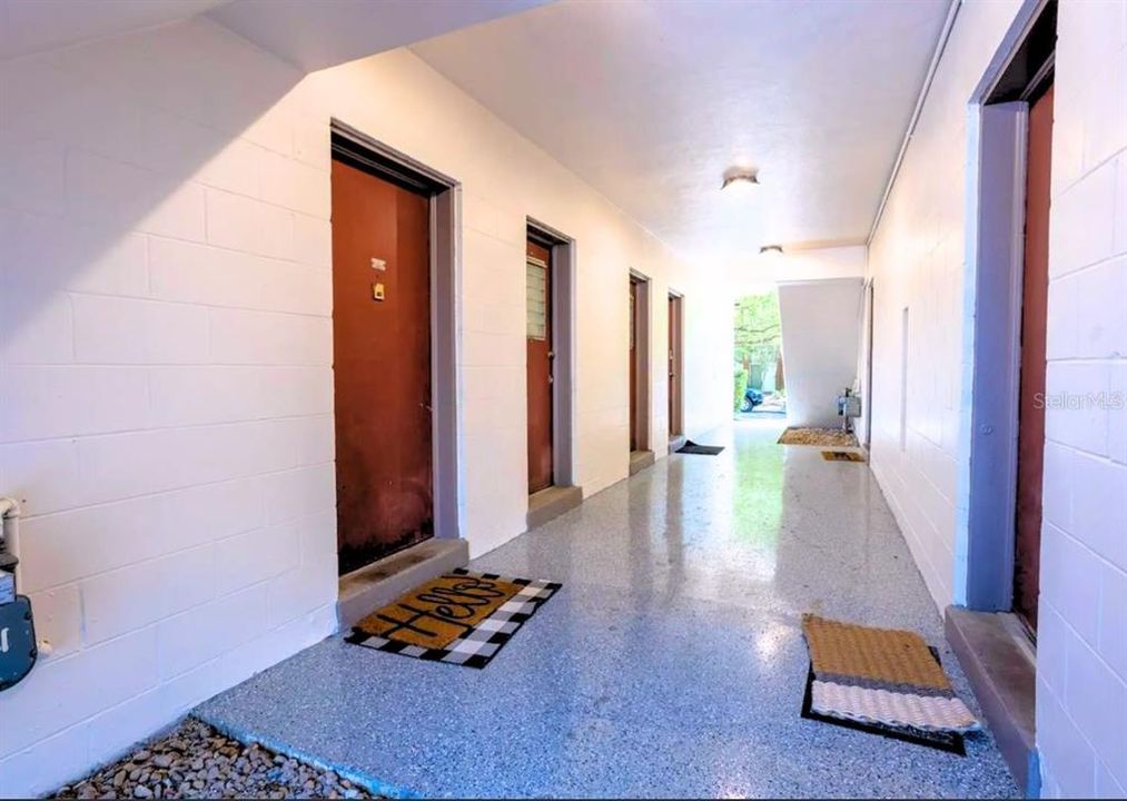 For Rent: $1,000 (2 beds, 1 baths, 755 Square Feet)