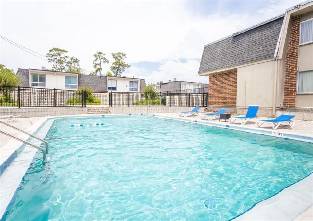 For Rent: $1,000 (2 beds, 1 baths, 755 Square Feet)